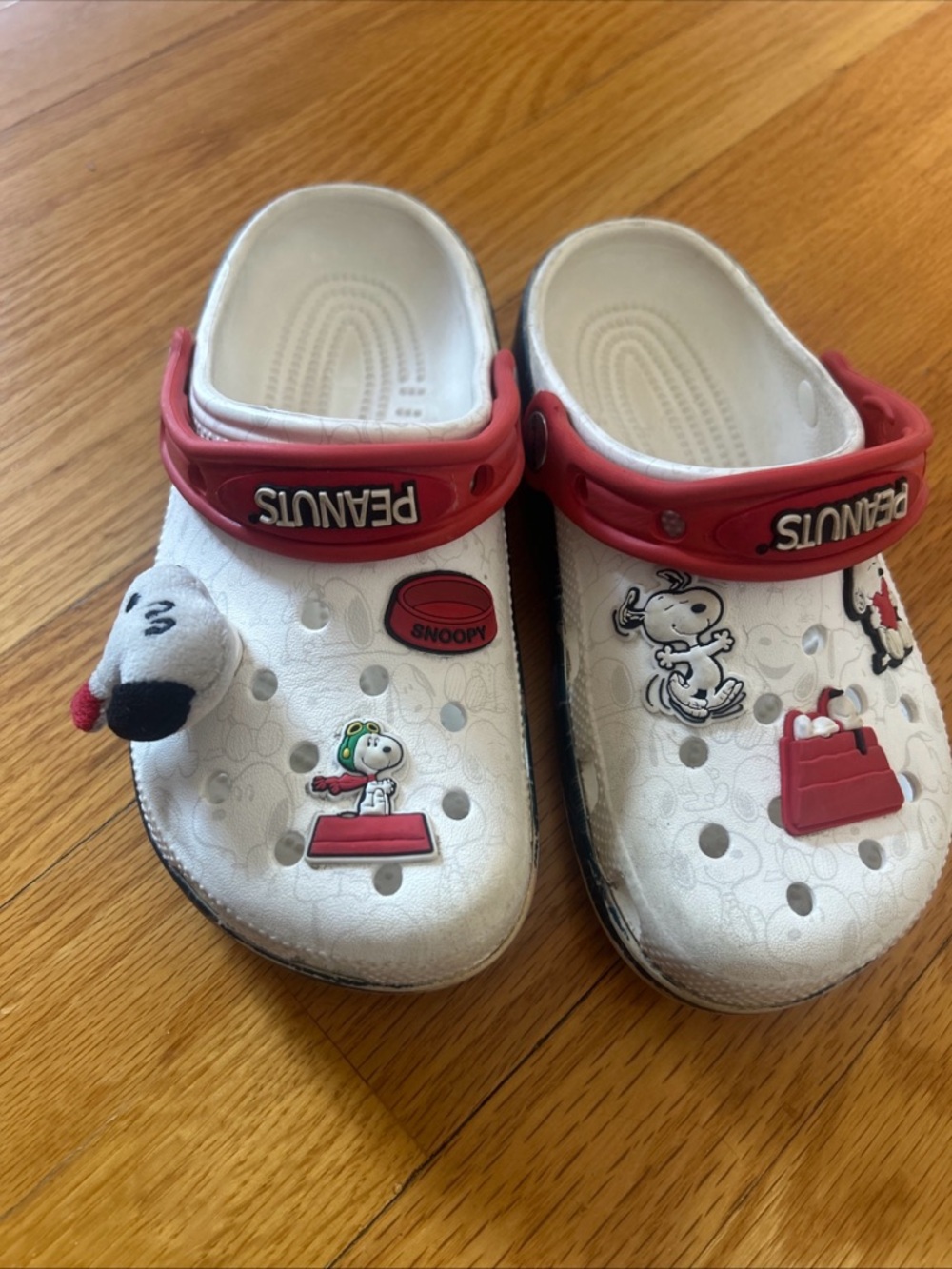 Crocs-Peanuts White & Red Snoopy Jibbitz Clog Slides